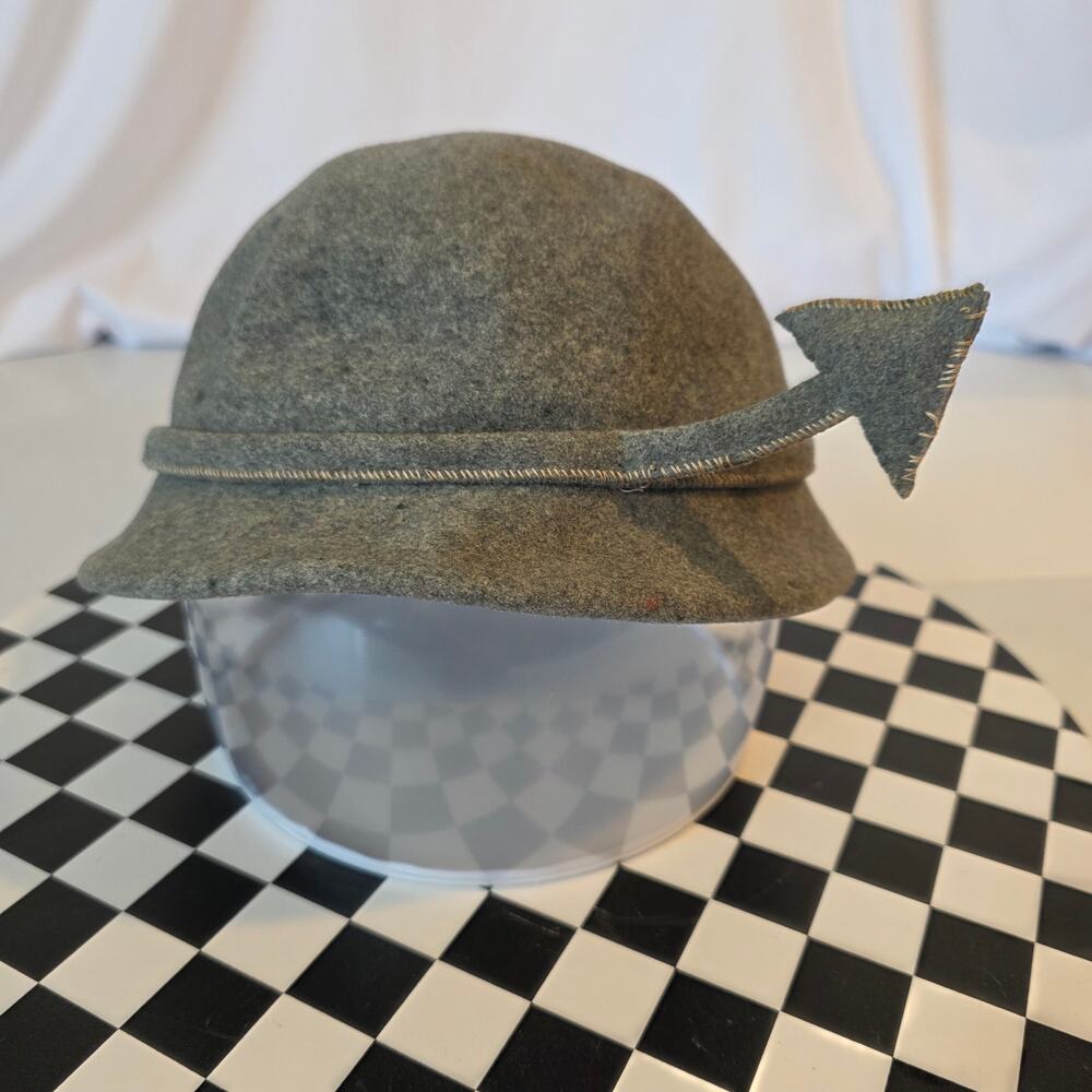 Betmar Chilton 100% Wool Robin Hood Arrow Cloche Hat Gray Medium